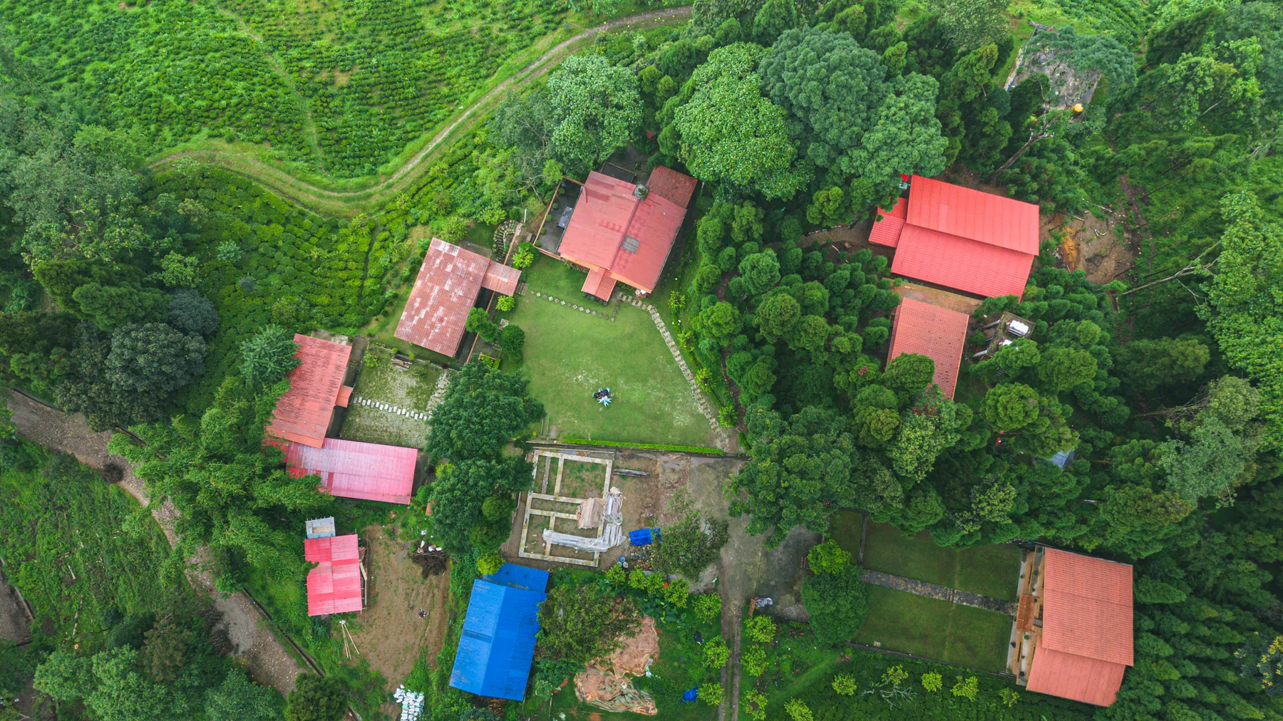 A bird’s-eye view of the villa grounds and garden paths